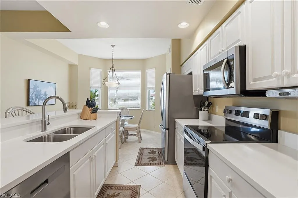 2 bed, 2.0 bath, 1232 sqft, $5,500 — Photo 3