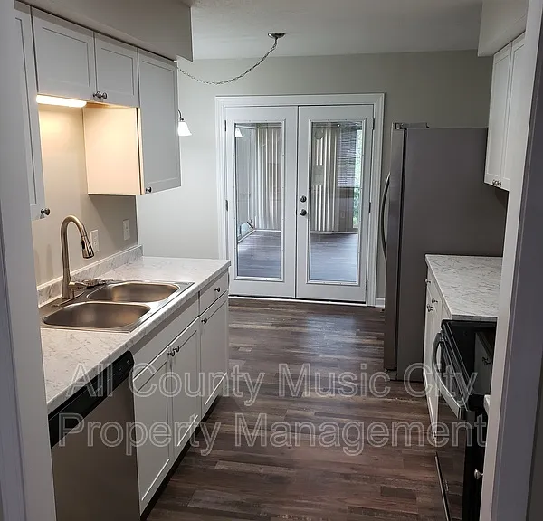 553 Owendale Dr — Photo 4