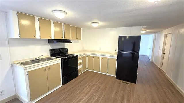 3 bed, 1.0 bath, 980 sqft, $1,100 — Photo 3