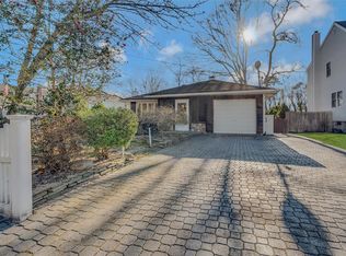 283 W End Ave, Shirley, NY 11967