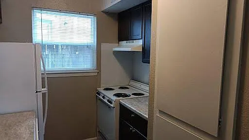Studio, 1.0 bath, 410 sqft, $800 — Photo 3
