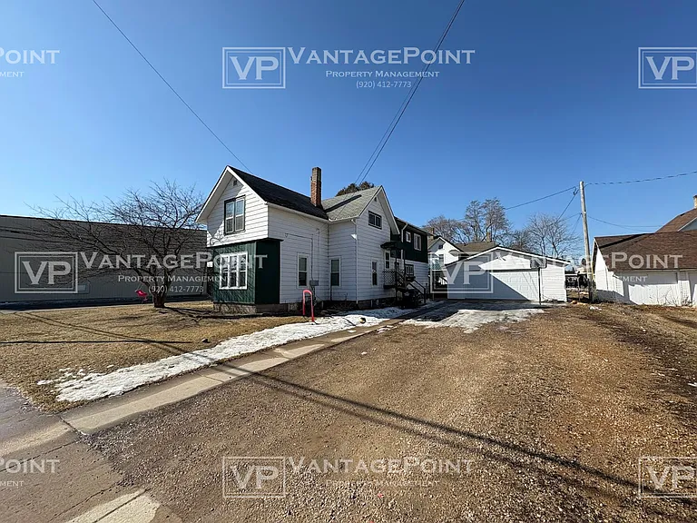 521 1/2 S Sawyer St — Photo 16