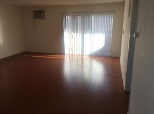 18444 Collins St APT 18, Tarzana, CA 91356