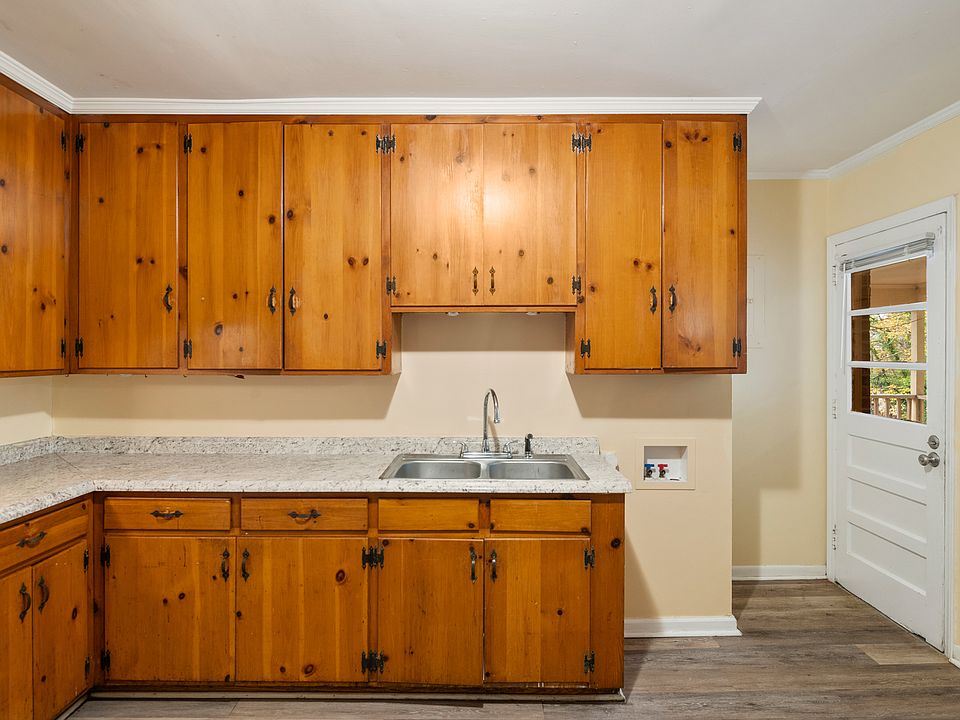 1st image of 2211 Morehead Ave APT 03