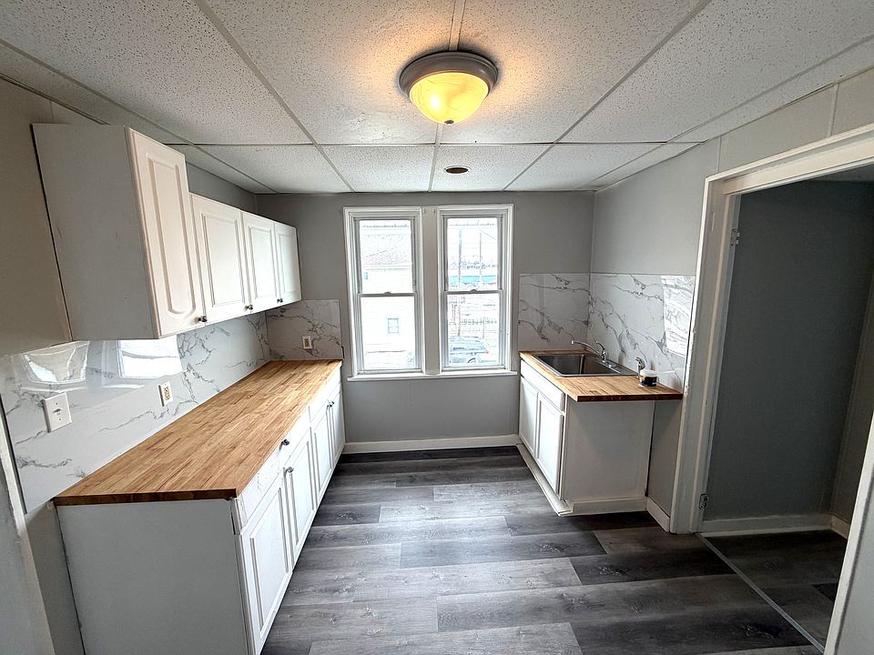 1st image of 124 E 21st St #2