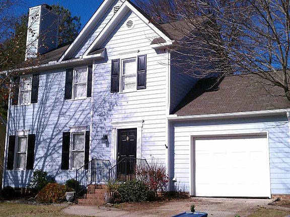 3 bedroom 2.5 bath home with garage