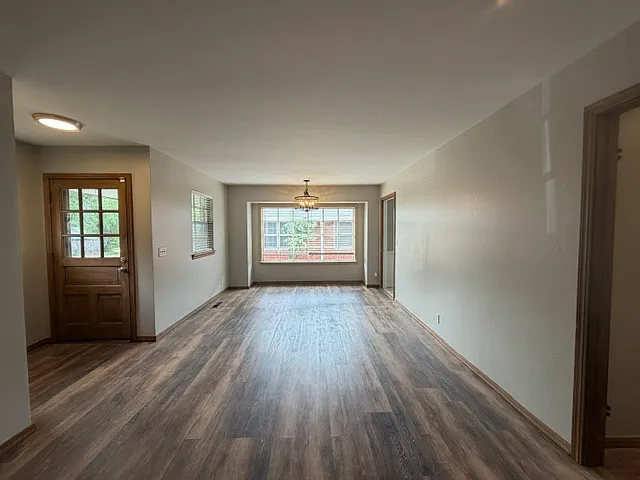 3613 N Drexel Blvd — Photo 7