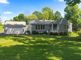 37 West St, Newtown, CT 06470