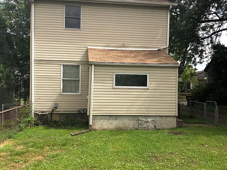 1820 Clarendon Ave — Photo 46