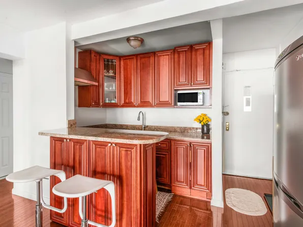 408 West 57th Street image 5 of 13