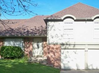 10033 Farley Ln, Overland Park, KS 66212