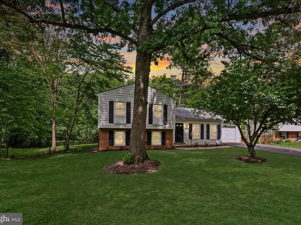 9518 Center St, Vienna, VA 22181