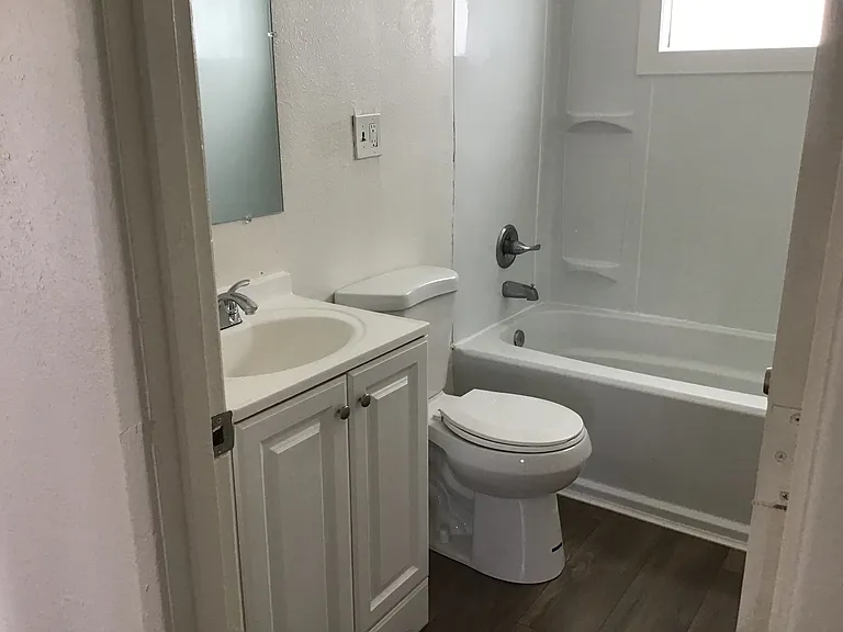 1002 W 30th Ave #25 — Photo 5