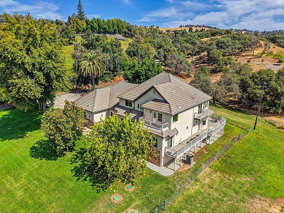 2nd image of 2280 Country Ln
