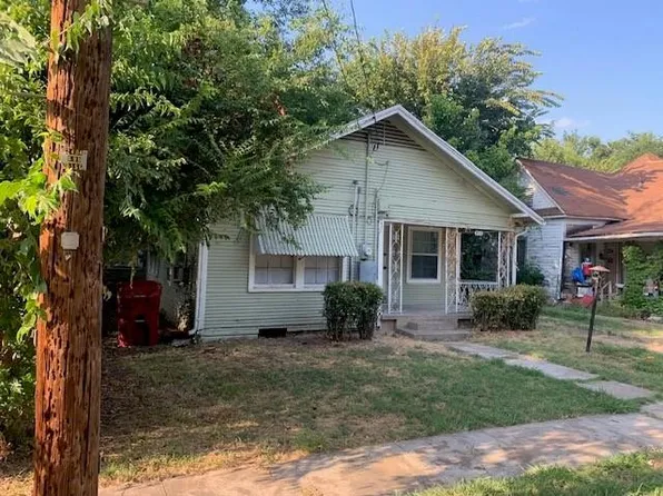 611 E 10th St, Bonham, TX 75418
