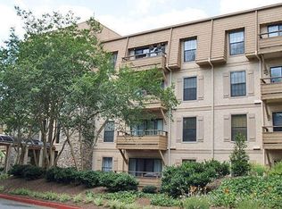 1401 Highland Bluff Dr, Hoschton, GA 30548