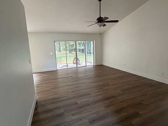 3rd image of 1018 Early Ave