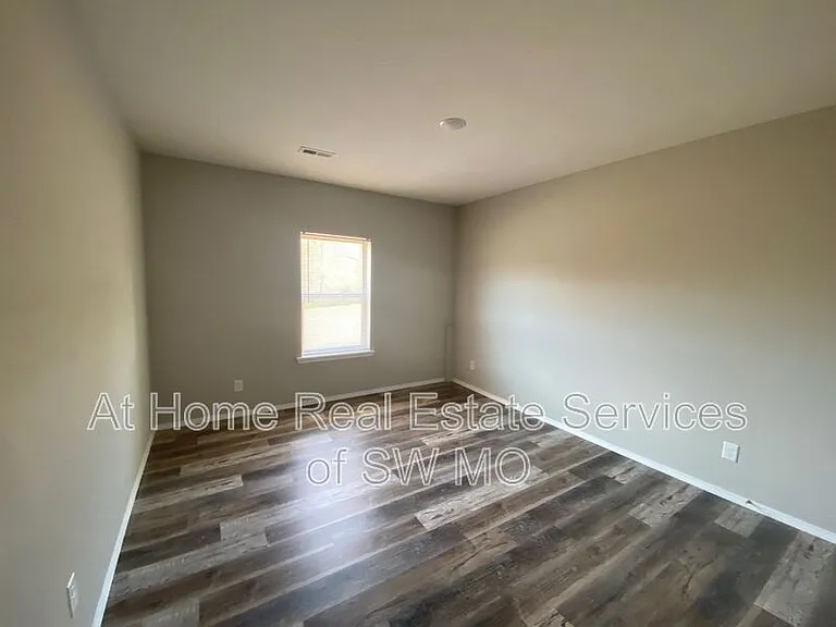 632 S Southgate St — Photo 11