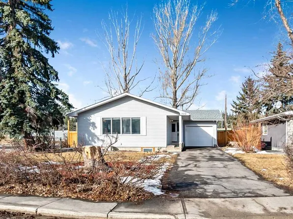222 E Springwood Pl SW, Calgary, AB T2W 0L3