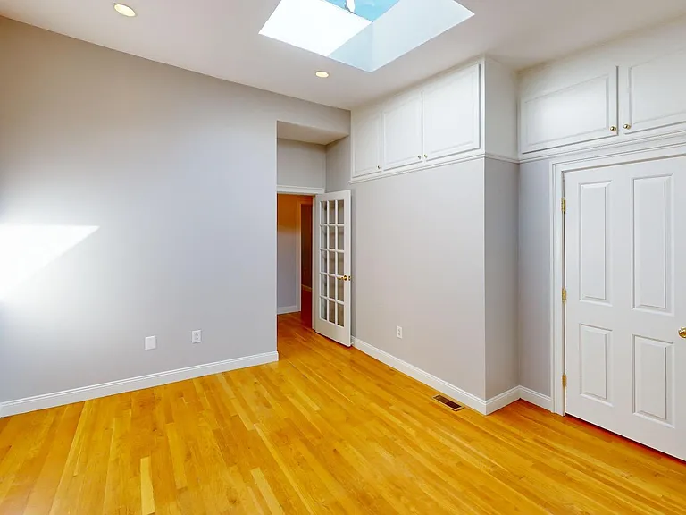 214 W 7th St #2 — Photo 15