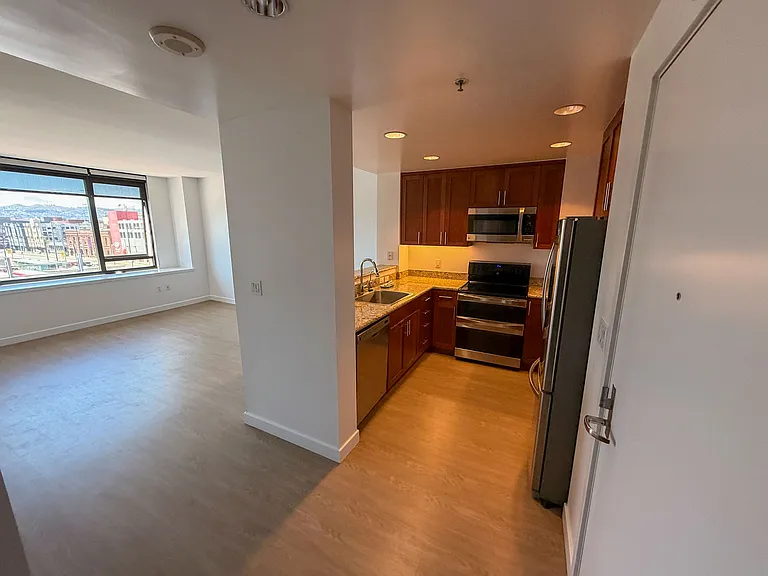 260 King St #445 — Photo 9