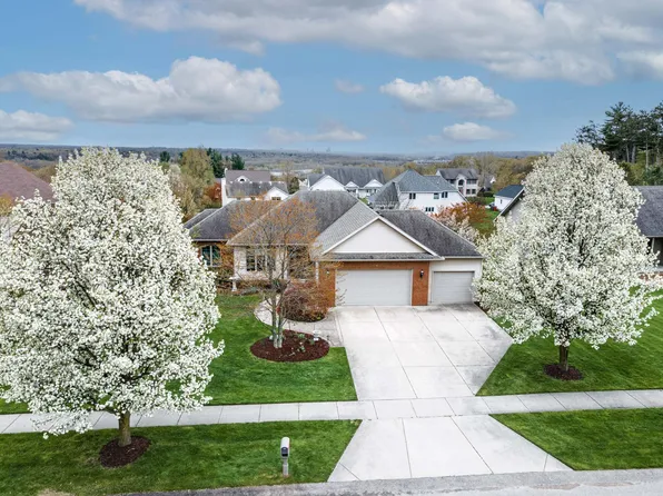 894 River Rock Dr NE, Comstock Park, MI 49321