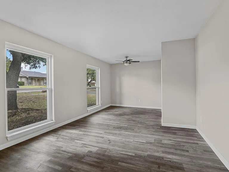 4904 Watkins Dr — Photo 11