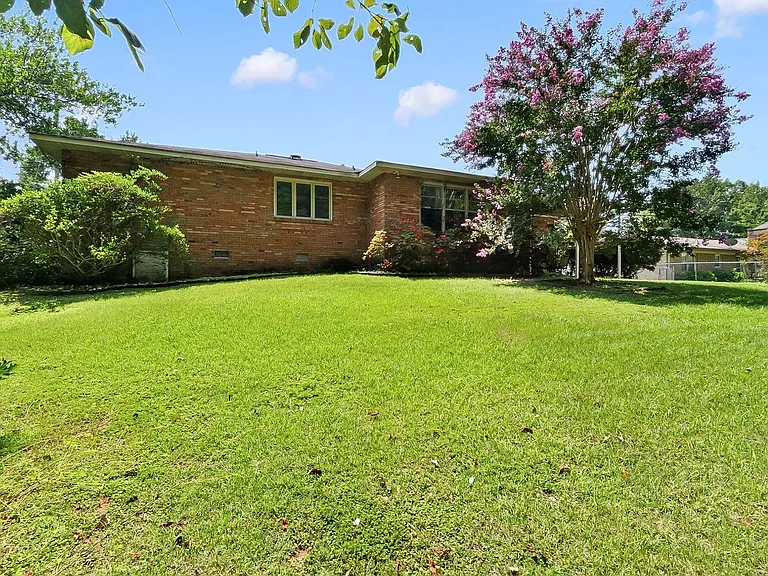 2496 Valley View Ln — Photo 30