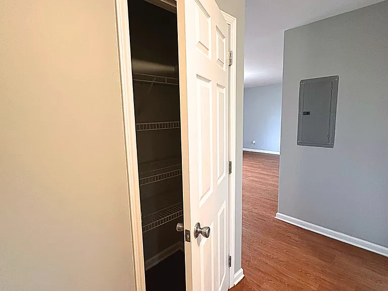Chilewich Apartments — Photo 53
