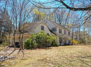 2 Elm St, Chester, NJ 07930