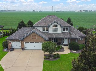 1030 Hummingbird Ln, Peotone, IL 60468