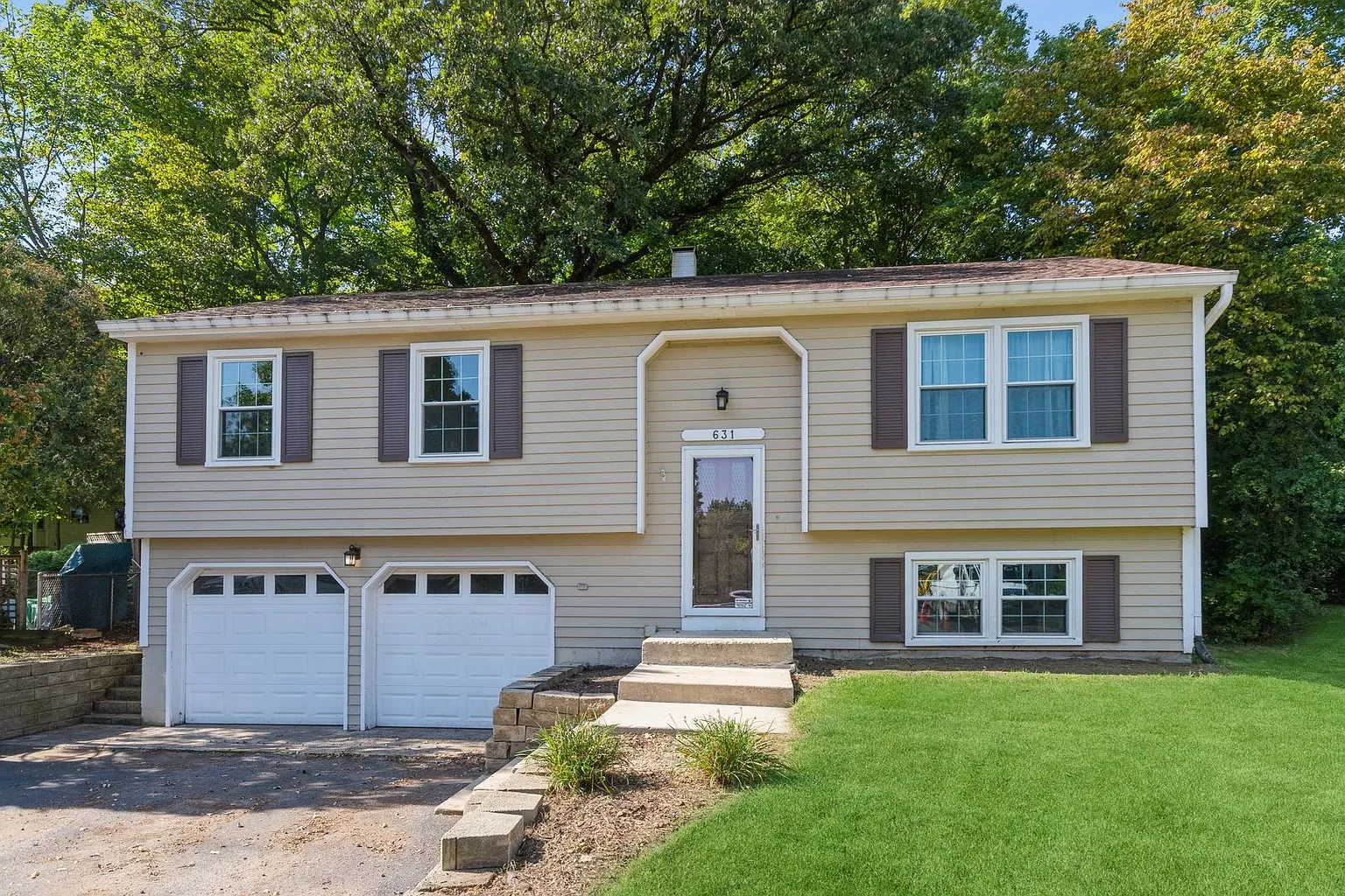 631 Kingsbury Ct photo 1
