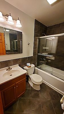 5th image of 138 E 3rd St #39