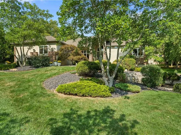 306 NW Rockhill Cir, Lees Summit, MO 64081