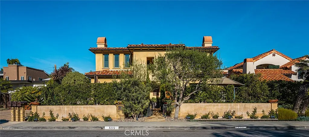 3 bed, 2.5 bath, 2662 sqft, $8,999 — Photo 1