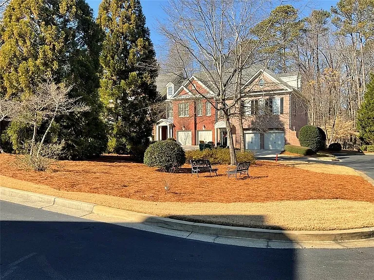 6193 Spalding Dr — Photo 39