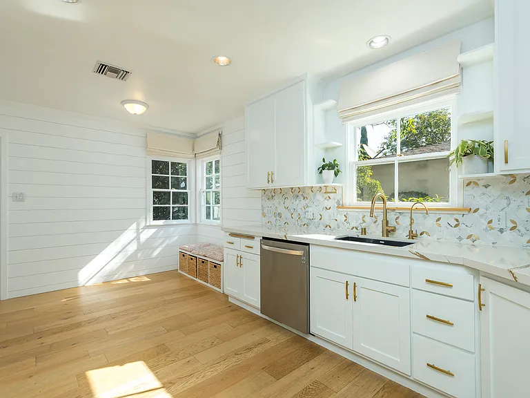 1505 W Clark Ave — Photo 13