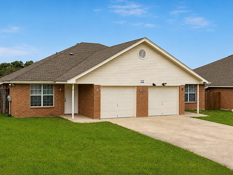 1627 Yuma Trl #A — Photo 1