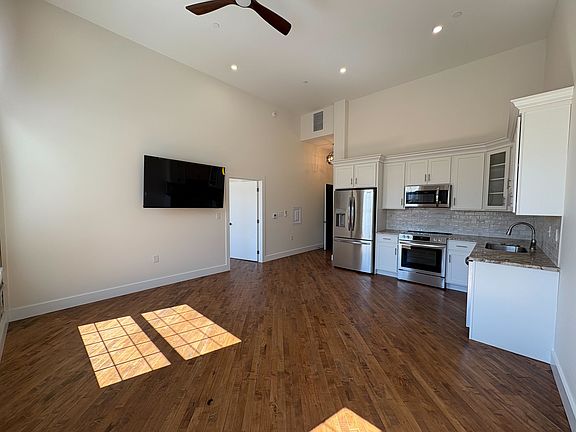 3rd image of 401 N Warren St #100
