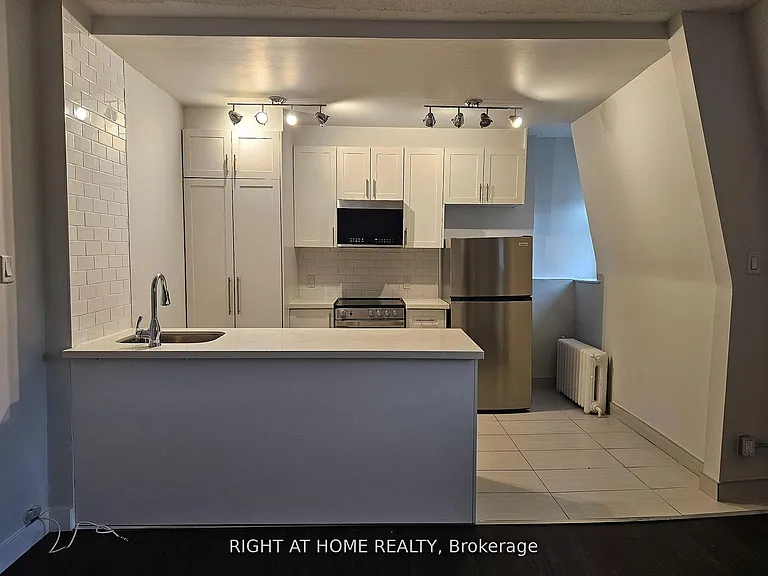 72 Wellesley St E #203 — Photo 1