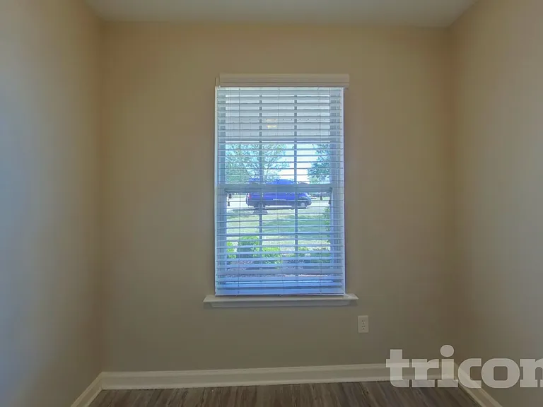 304 Longfellows Ln — Photo 13