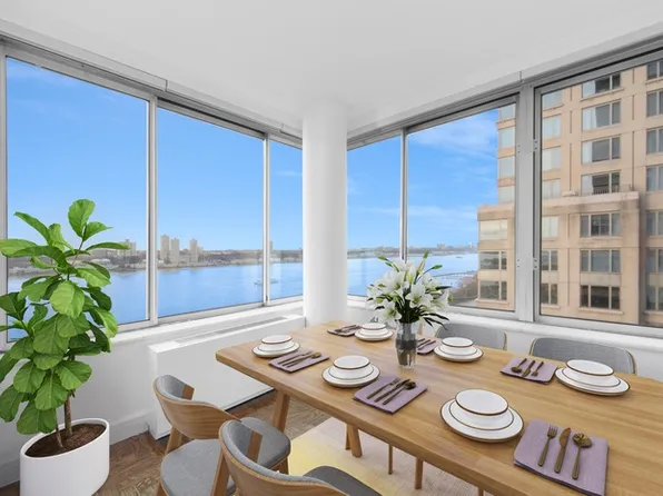 200 Riverside Boulevard image 7 of 11