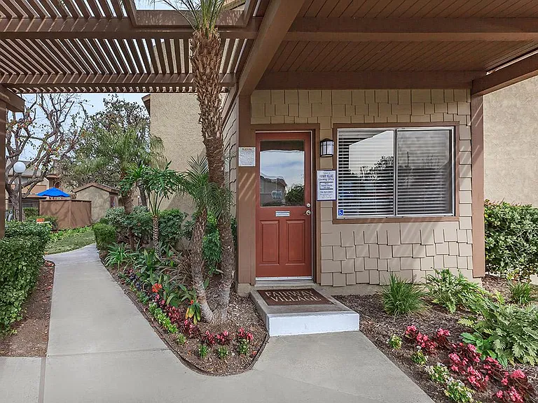 5001 Beach Blvd — Photo 3