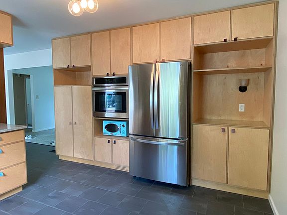 2nd image of 1121 Far Hills Ave #2