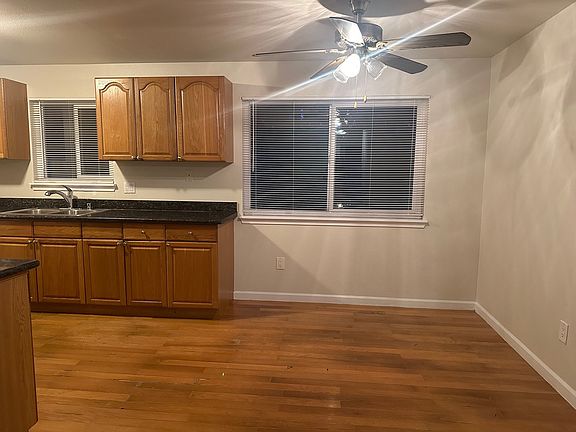 4th image of 3021 NE 140th St #5