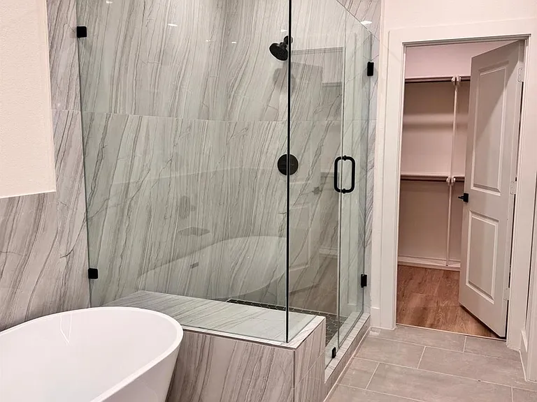 2722 Nagle St — Photo 17
