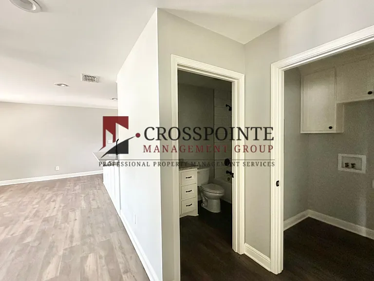 300 Pecan St — Photo 11