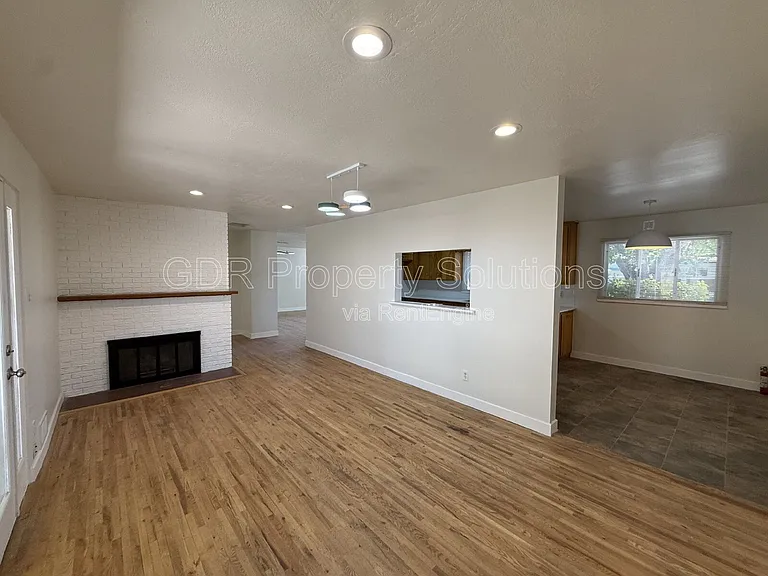 1317 Espanola St NE — Photo 10