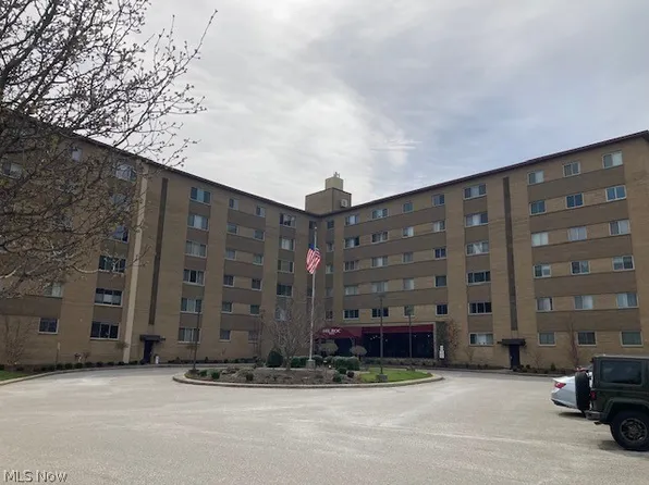 18501 Hilliard Blvd APT 303, Rocky River, OH 44116