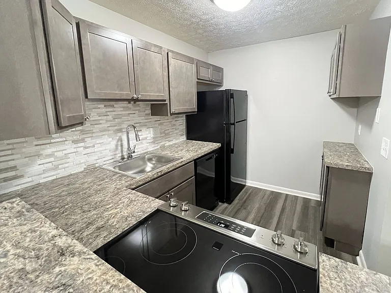 Fox Run Apartments — Photo 36